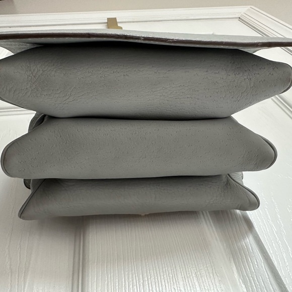 Beautiful authentic Salvatore Ferragamo grey shoulder bag - Picture 5 of 11